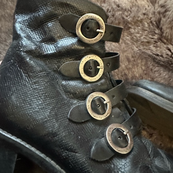 Miz Mooz  Buckle Ankle Boots Black. Not sure of style. Gently worn see pic - Picture 8 of 11